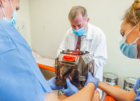 Pacjent podczas zabiegu Gamma Knife